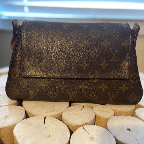Louis Vuitton Mini Looping Bag - Picture 1 of 14